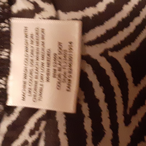 Faded Glory (Black and White) Tank Blouse, little loose, so it can Flare. - Picture 7 of 10